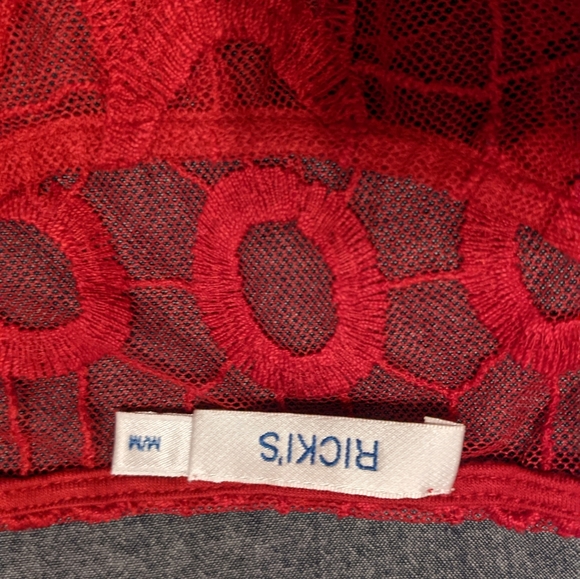 Red lace top size medium - Picture 2 of 2